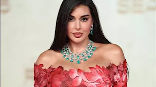 ياسمين صبري بفستان ذهبي ساحر.. ما سر اللوك؟