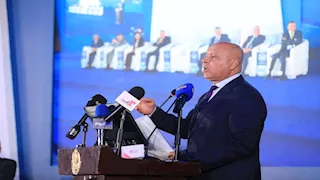 7 ممرات لوجستية وأسطول مصري.. كامل الوزير يكشف خطة تطوير النقل البحري| صور