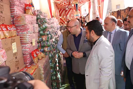 محافظ بني سويف يفتتح معرض "أهلا رمضان" بمدينة سمسطا