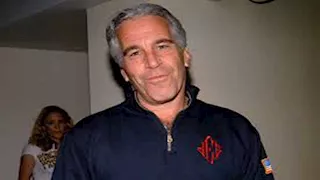 "بصناديق كرتونية وملاءات".. لماذا زيّفت السلطات الأمريكية جثة إبستين؟