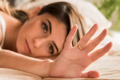 المجوهرات الذهبية.. هل تسبب طفحا جلديا؟