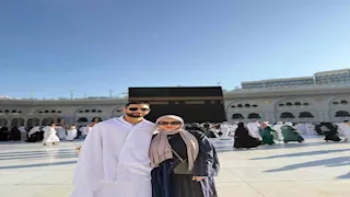 "الأولى".. زوجة عمرو السولية تشارك صورهما من أداء مناسك العمرة وتعلق