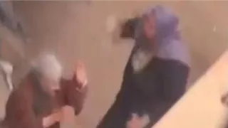 بعد واقعة مسنة الشرقية.. ما عقوبة الاعتداء على كبار السن قانونًا؟