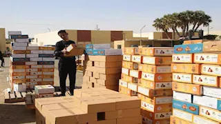 بالصور- قافلة تمور كبرى من الوادي الجديد لدعم أهالي غزة في رمضان 