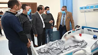 محافظ جنوب سيناء يزور الطفل الذي هاجمته الكلاب الضالة (صور)