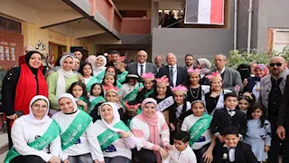 محافظ القليوبية وسفير السويد يشيدان بالابتكار البيئي في "الفصل الأخضر" (صور)