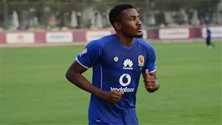 "التجربة الخامسة بعد الأحمر".. لاعب الأهلي السابق ينتقل إلى فريق الكرامة السوري