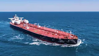 بسبب الحرب.. توقف عشرات ناقلات النفط والغاز على جانبي مضيق هرمز