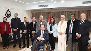 محافظ محافظة الإسماعيلية يبحث مع نواب البرلمان سبل خدمة المواطنين