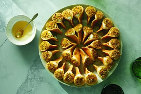 القطايف في رمضان- ماذا يحدث لطفلِك عند تناولها؟