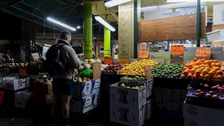 نار حرب إيران تلفح الأمريكيين.. كيف تأثروا بتداعياتها؟