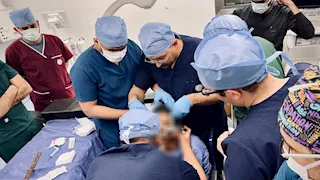 نجاح أول عملية زرع مضخة باكلوفين بمستشفى الكرنك الدولي بالأقصر لعلاج التشنج العضلي الشديد