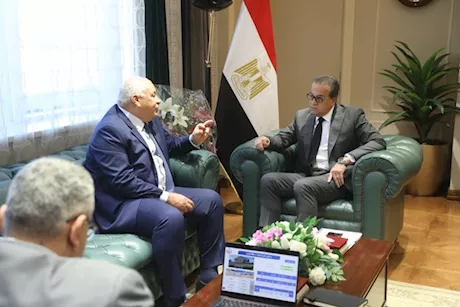 وزير الصحة يبحث إدراج مطروح بالتأمين الصحي الشامل