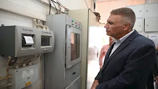 بالصور- محافظ جنوب سيناء يتفقد محطات الوقود بشرم الشيخ بعد زيادة أسعار البنزين والسولار