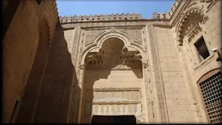 بالصور| "باب الصعايدة" بالجامع الأزهر.. ​بوابةُ الجنوب وأبياتُ السعد 