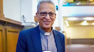 رئيس الطائفة الإنجيلية يهنئ القس عاطف سيدهم بانتخابه رئيسًا للمجمع العام لكنائس المثال المسيحي