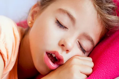 التنفس من الفم.. طبيب يكشف أضراره على الأطفال أثناء النوم