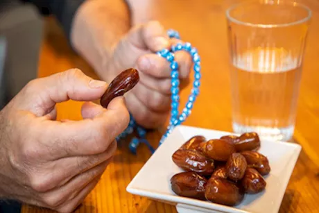 التمر للسحور- هل يسبب العطش أثناء الصيام؟
