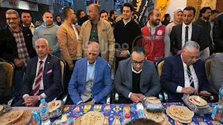 محافظ أسيوط يشارك أهالي وشباب منطقة الأربعين إفطارهم الجماعي -فيديو وصور