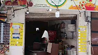 السيطرة على حريق في محل تجاري وسط الإسكندرية- صور