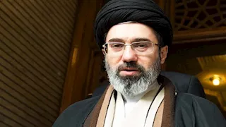 "رأيت جبالًا من الصلابة وقبضة مضمومة".. مجتبى خامنئي يكشف تفاصيل اللحظات الأخيرة لوالده