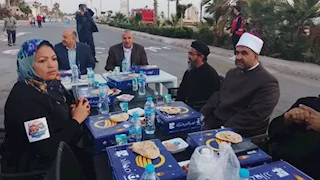 "الطور بينا أجمل مدينة" تجمع العائلات في أكبر مائدة إفطار بجنوب سيناء