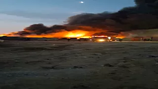 دخان كثيف في كرداسة.. النيران تلتهم مصنع تعبئة وتغليف في أبو رواش