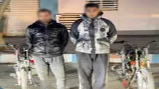 مغامرة متهورة على الطريق تنتهي بالقبض على شابين بالإسكندرية