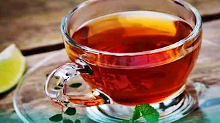 "مترميهاش".. مفاجأة مذهلة عن فوائد رغوة الشاي