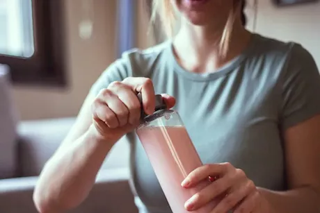 قد تمنحك نشاطا مؤقتا.. 5 أسباب تجعل مشروبات الطاقة تزيد الشعور بالتعب