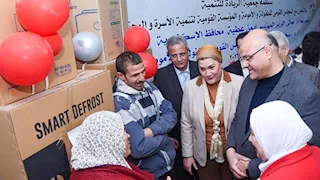 محافظ الإسكندرية يشهد تجهيز 120 عريسًا وعروسًا -صور