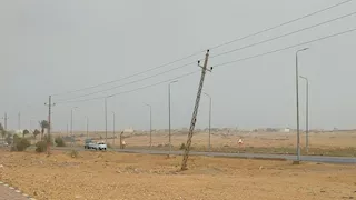 بسبب الطقس السيئ.. إصلاح ميل مفاجئ بعمود "ضغط عالي" في رأس سدر