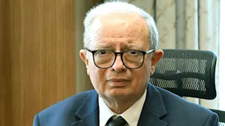 نائب رئيس الوزراء يهنئ البابا تواضروس بعيد القيامة