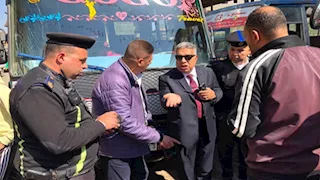 محافظ الدقهلية يسحب رخص سيارات أجرة لعدم التزامها بالتعريفة