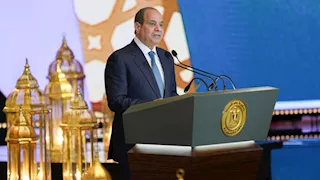 لفتة إنسانية.. الرئيس السيسي يطلب من الدكتورة هاجر سعد الدين الجلوس أثناء كلمتها