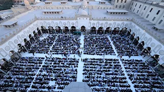 بيت الزكاة والصدقات ينظم إفطار عالمي في الأزهر الشريف  -(صور) 