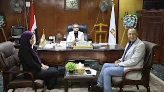 محافظ الوادي الجديد يدعم الصناعة.. مجمع مصانع لتوفير فرص عمل