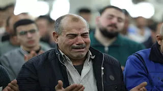 فيديو وصور| خشوع ودموع في دعاء القنوت من رحاب الأزهر ليلة 27 رمضان