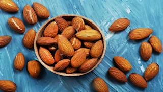 كنز غذائي على سفرة رمضان.. فوائد مذهلة لتناول اللوز 