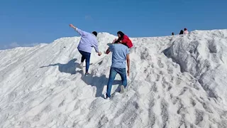 هل يحسن المشي على الملح جودة النوم ويخفف التوتر؟