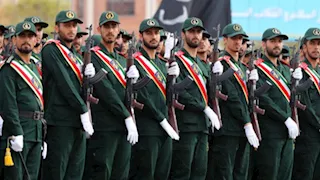  بمسيرات وصواريخ.. الحرس الثوري يُعلن استهداف مقر طيارين أمريكيين في السعودية