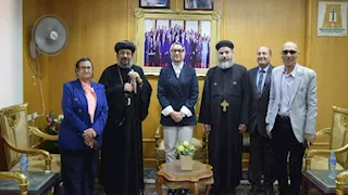 محافظ الوادي الجديد تبحث إنشاء مجمع كنسي مع أسقف الواحات 