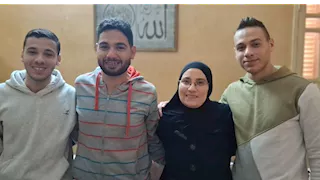 "كنت باتظاهر بالقوة وأنا ضعيفة".. رحلة كفاح "حسناء" الأم المثالية بأسيوط