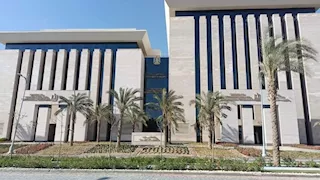 وزارة الاتصالات تستعرض جهودها في إنشاء البوابة الإلكترونية وتطبيق "إِذاعة القرآن الكريم"