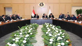 وزراء الاستثمار والصناعة والعمل يجتمعون مع  المجلس التصديري للملابس