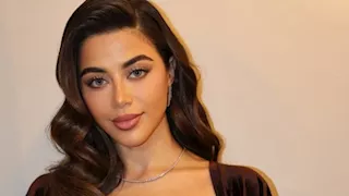 يارا السكري بإطلالة راقية.. كيف نسقتها؟