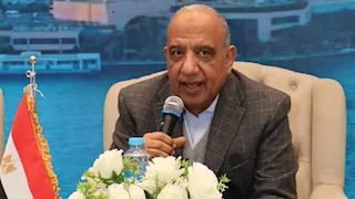 وزير الكهرباء يشارك العاملين بشركات الكهرباء والنقابة العامة للمرافق إفطارهم الجماعي