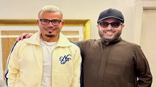  تركي آل الشيخ يزور عمرو دياب في منزله