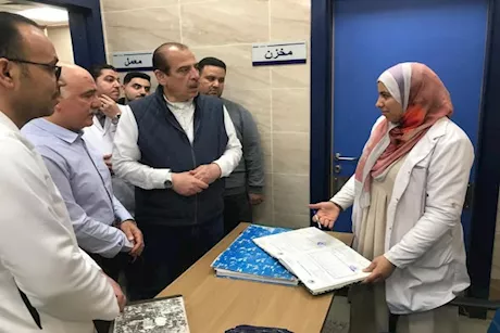 نائب وزير الصحة يوجه بالتحقيق الفوري مع مدير قسم الطوارئ بهذه المستشفى 