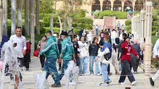 صور.. إقبال كبير على حديقة الأزهر في أول أيام عيد الفطر